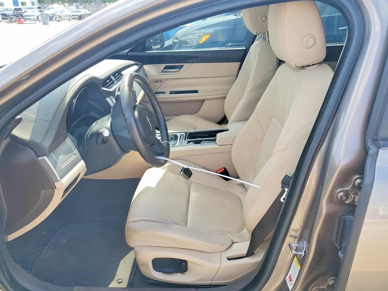 2017 Jaguar Xf Premium - zdjęcie 7