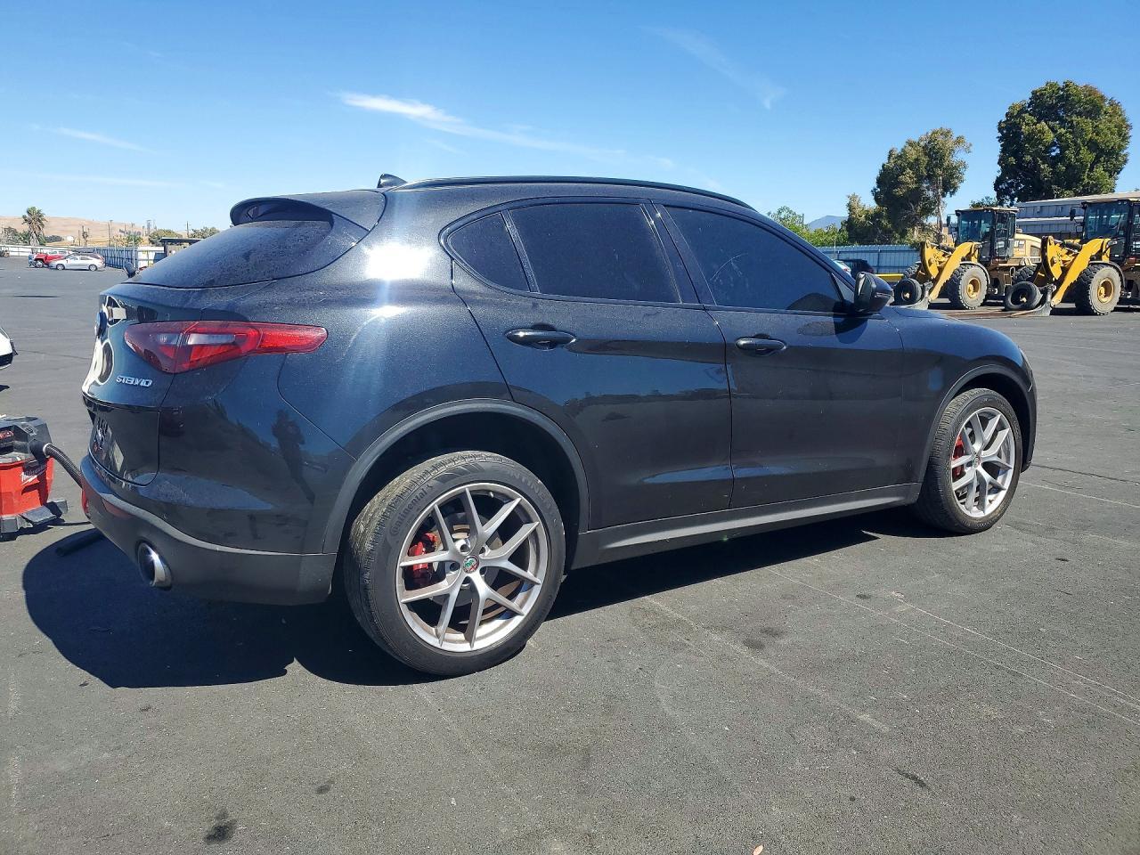 2018 Alfa Romeo Stelvio Ti Sport - zdjęcie 3