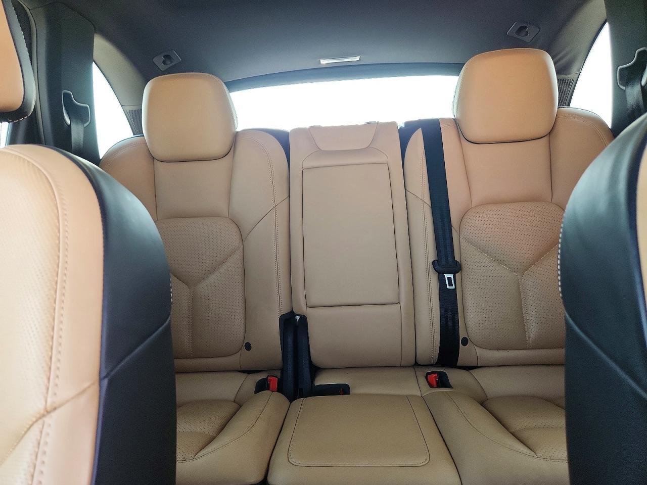2016 Porsche Cayenne - zdjęcie 10