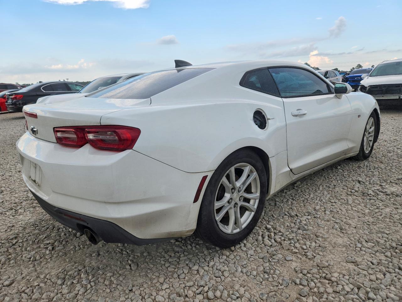 2019 Chevrolet Camaro Ls - zdjęcie 3