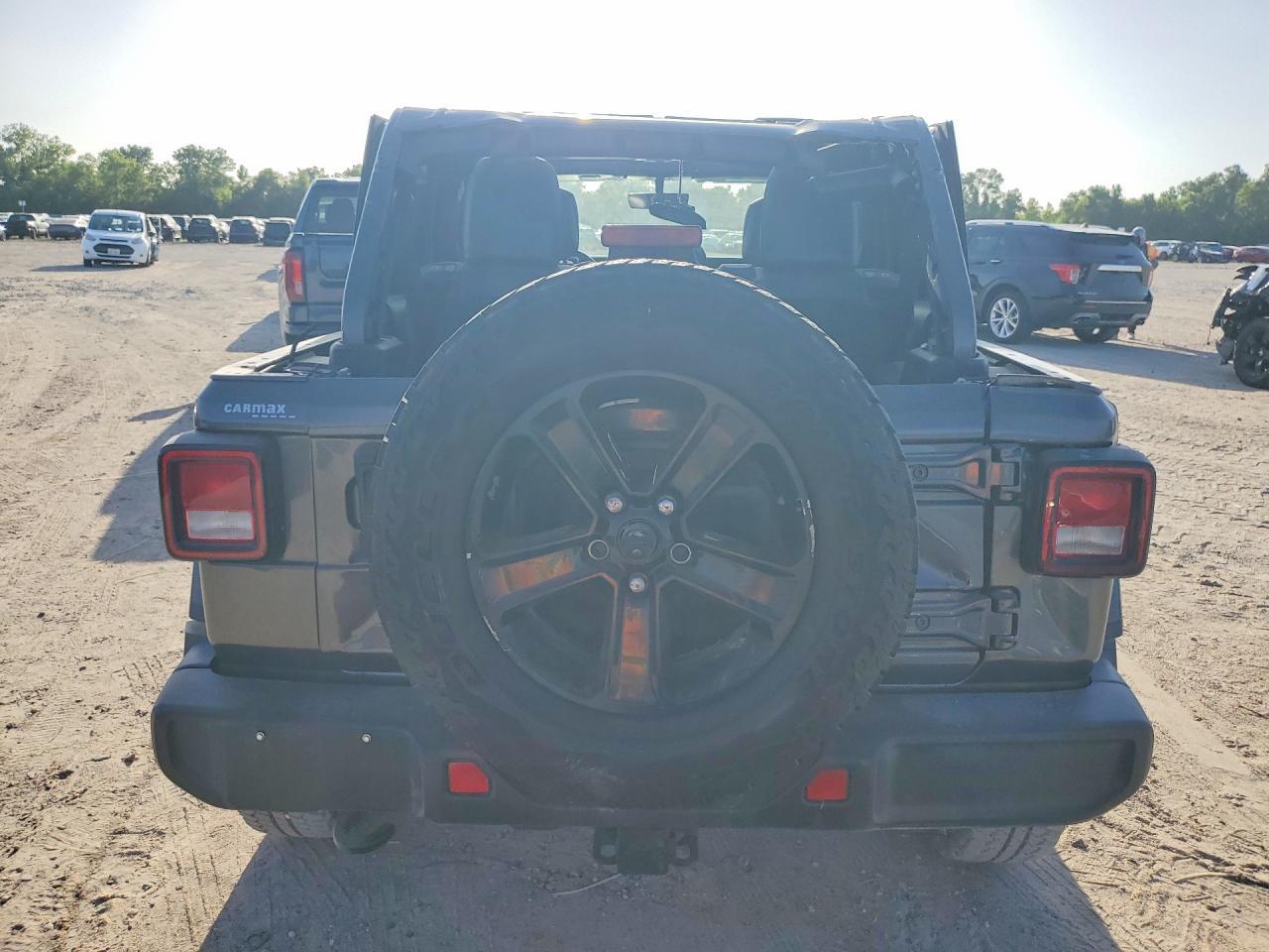 2021 Jeep Wrangler Unlimited Sahara - zdjęcie 6