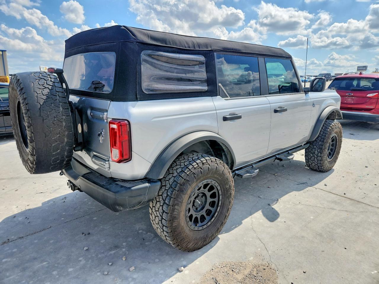 2023 Ford Bronco Black Diamond - zdjęcie 3