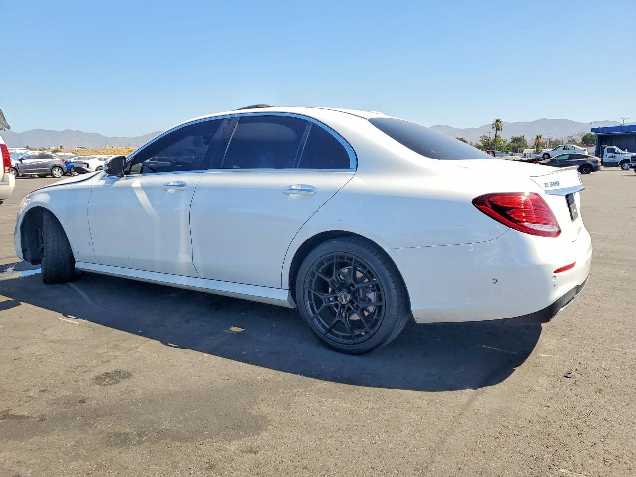 2018 Mercedes-Benz E 300 - zdjęcie 2