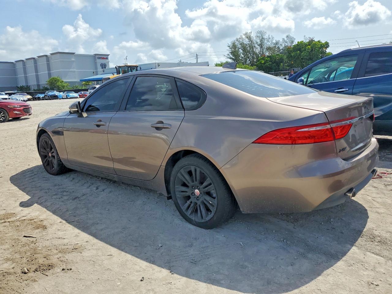 2017 Jaguar Xf Premium - zdjęcie 2