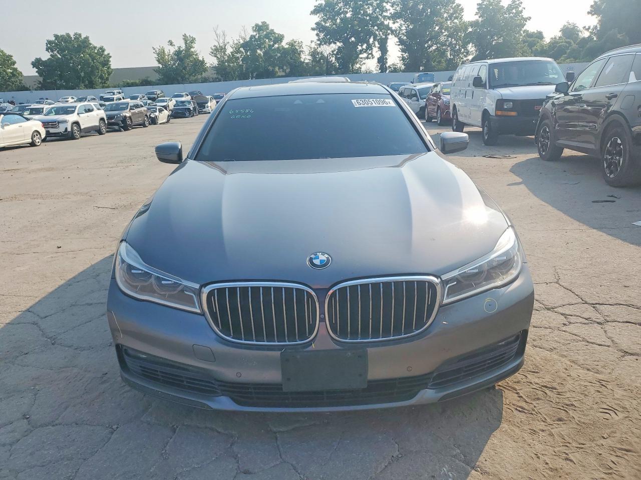 2016 BMW Seria 7 750i - zdjęcie 5