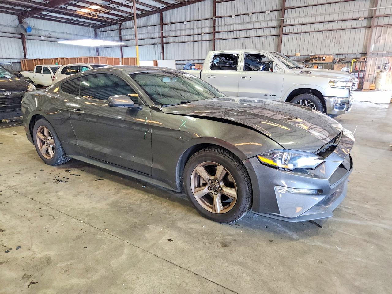 2018 Ford Mustang - zdjęcie 4