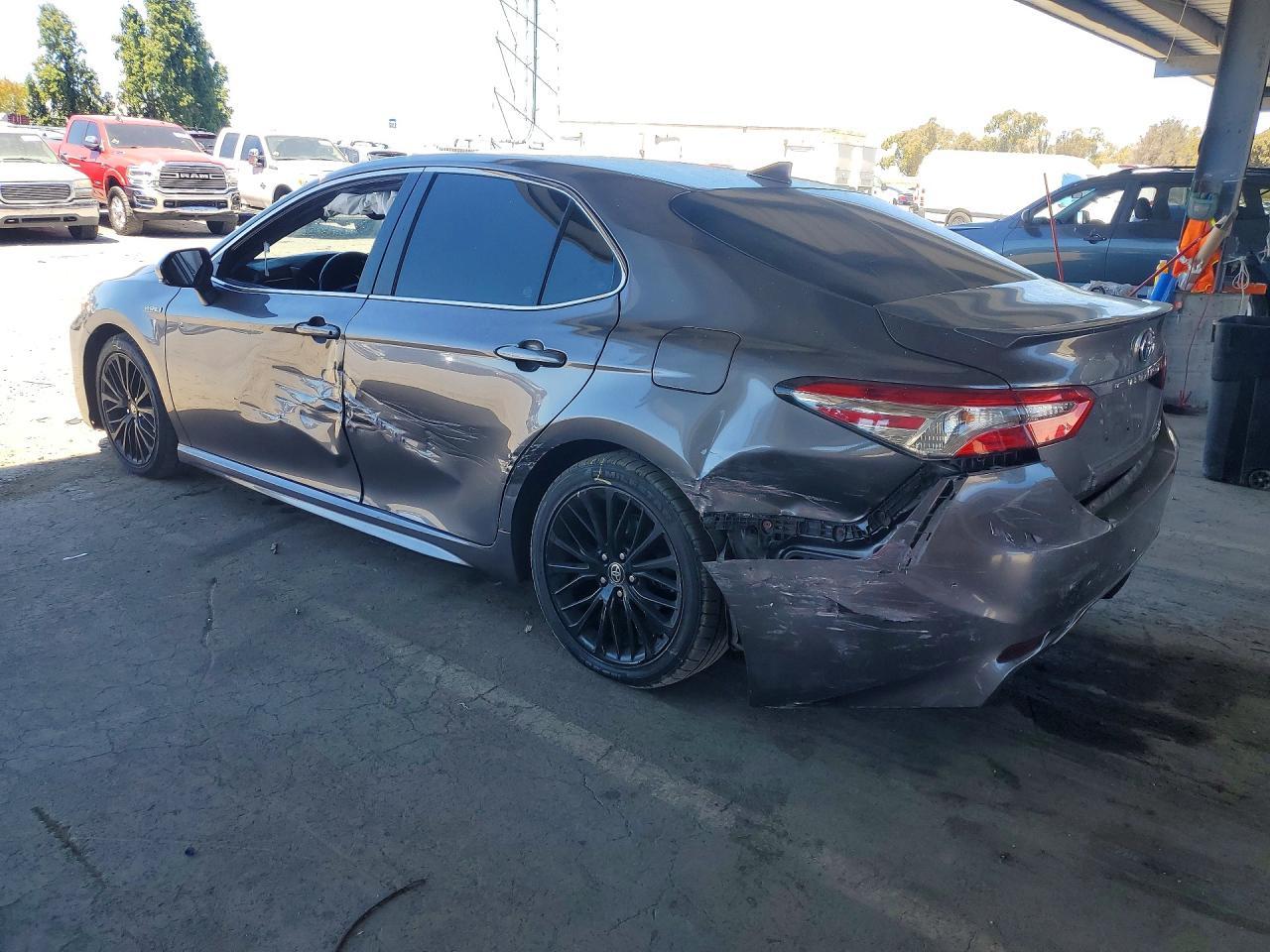 2020 Toyota Camry Se - zdjęcie 2