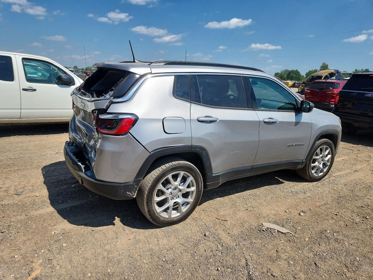 2022 Jeep Compass Latitude Lux - zdjęcie 3