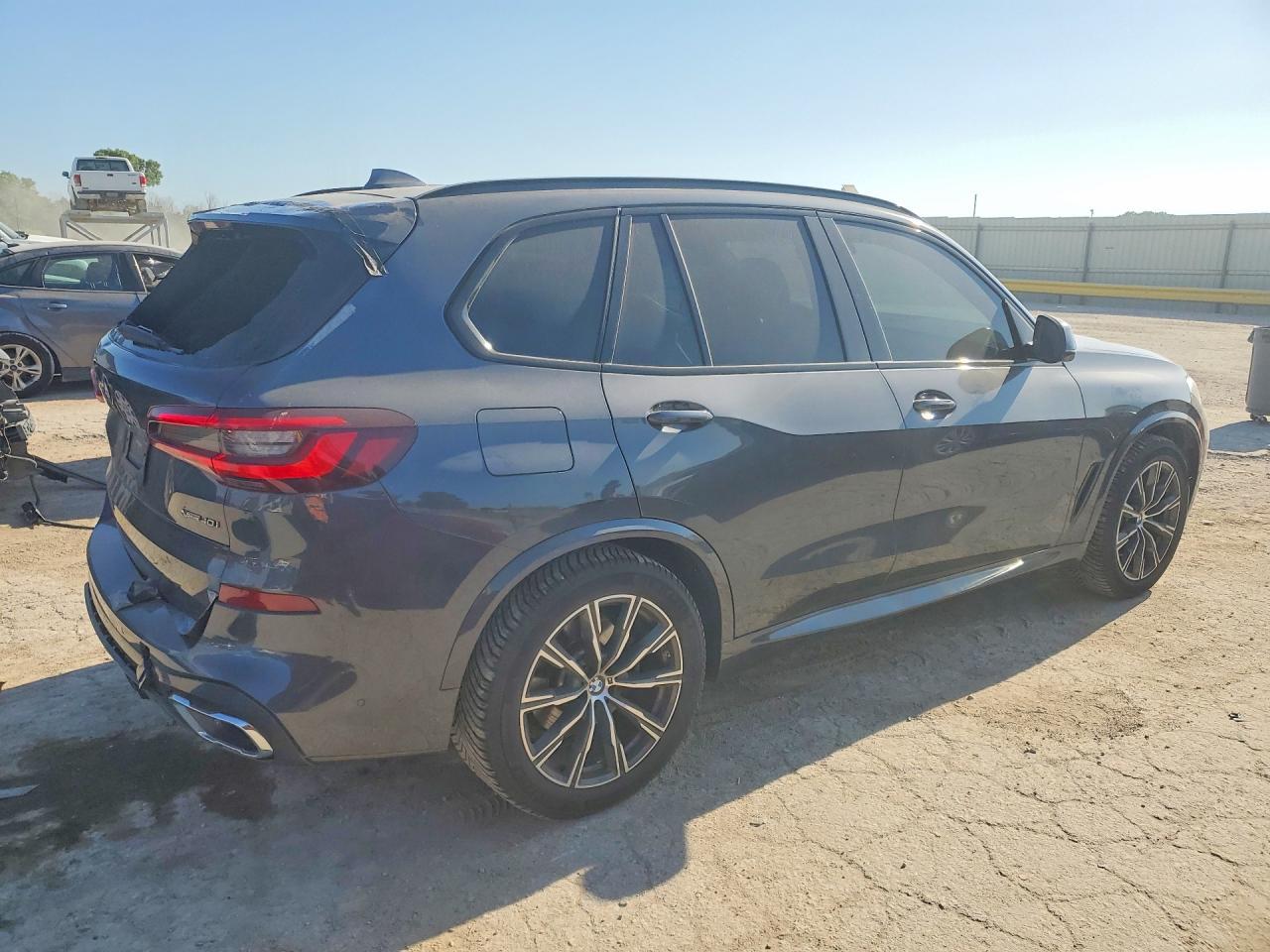 2021 BMW X5 xDrive40I - zdjęcie 3