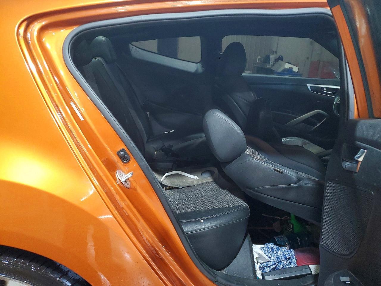 2016 Hyundai Veloster Base - zdjęcie 11