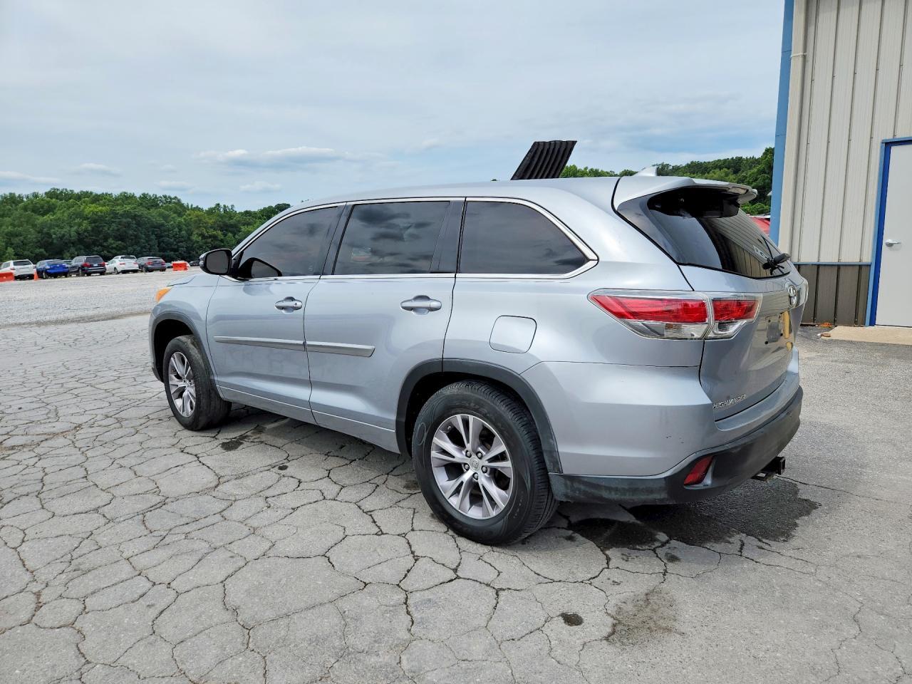 2014 Toyota Highlander Le Plus - zdjęcie 2