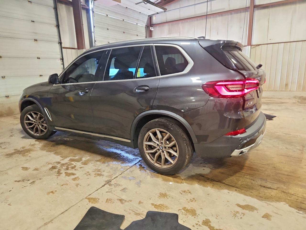 2022 BMW X5 xDrive40I - zdjęcie 2