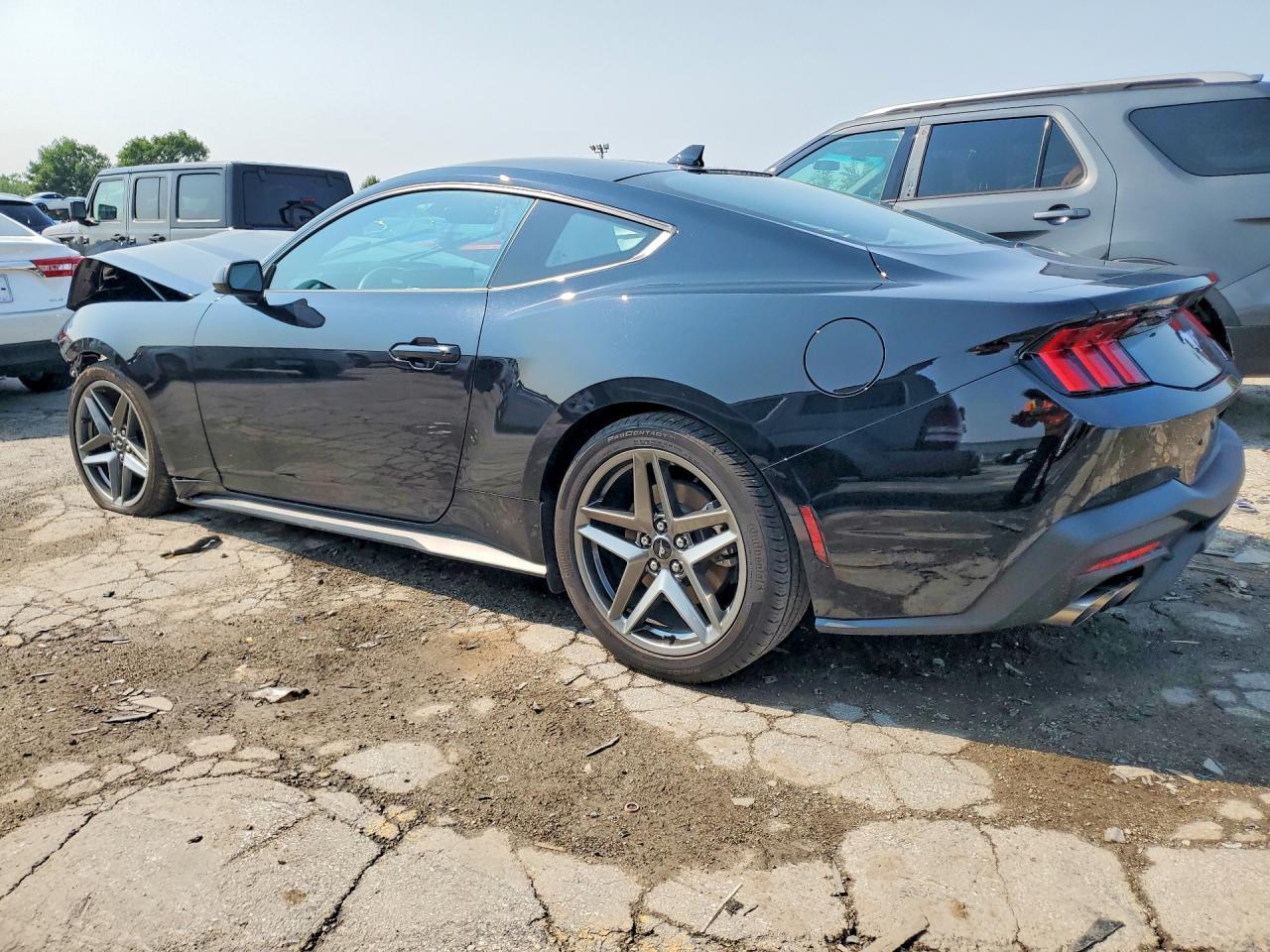 2024 Ford Mustang - zdjęcie 2