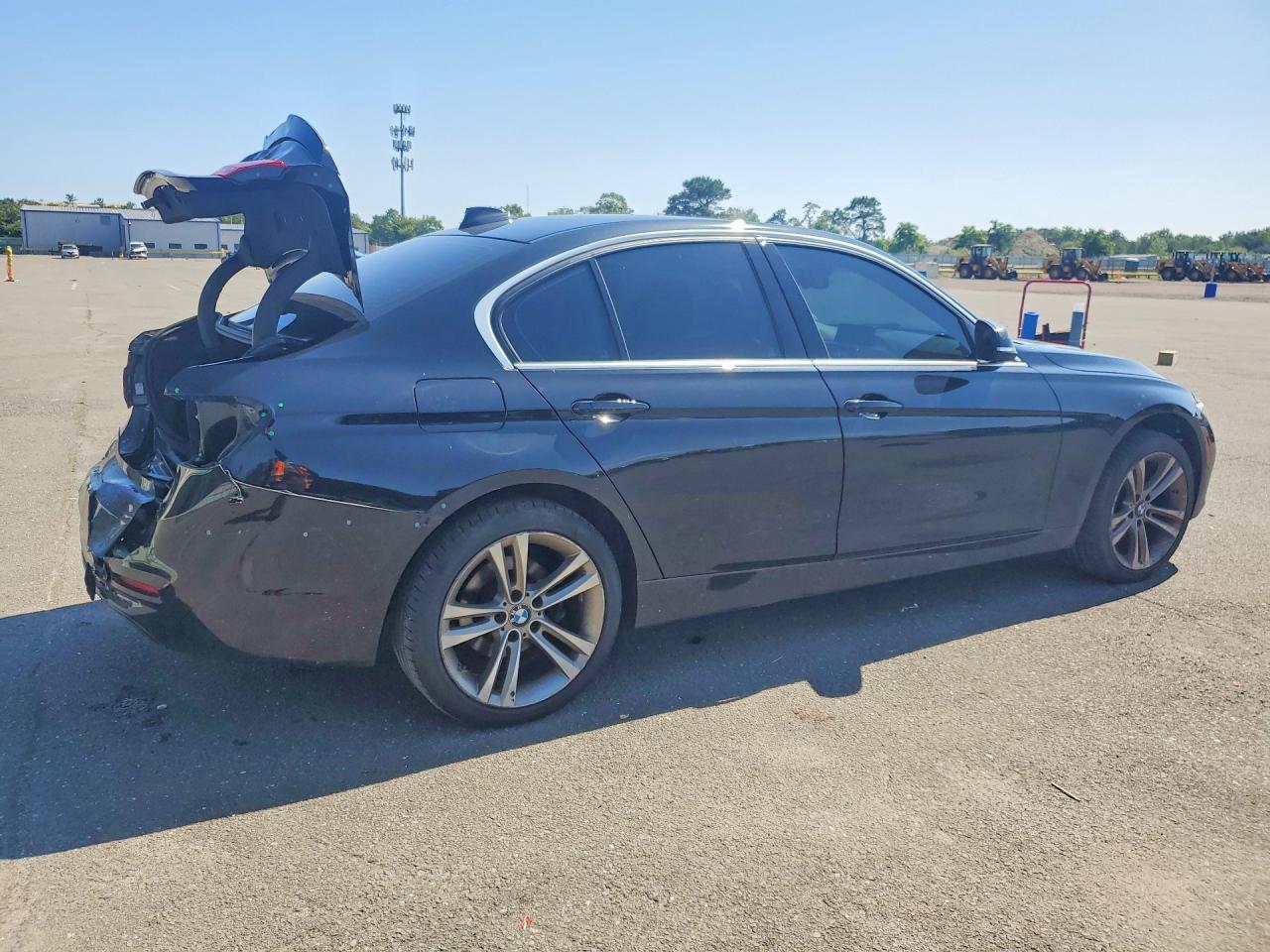 2017 BMW Seria 3 330i - zdjęcie 3