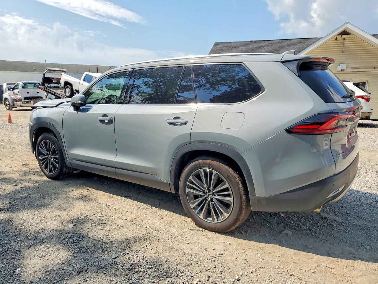 2025 Toyota Highlander Sport - zdjęcie 2