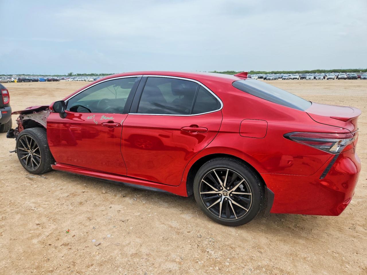2024 Toyota Camry Se - zdjęcie 2