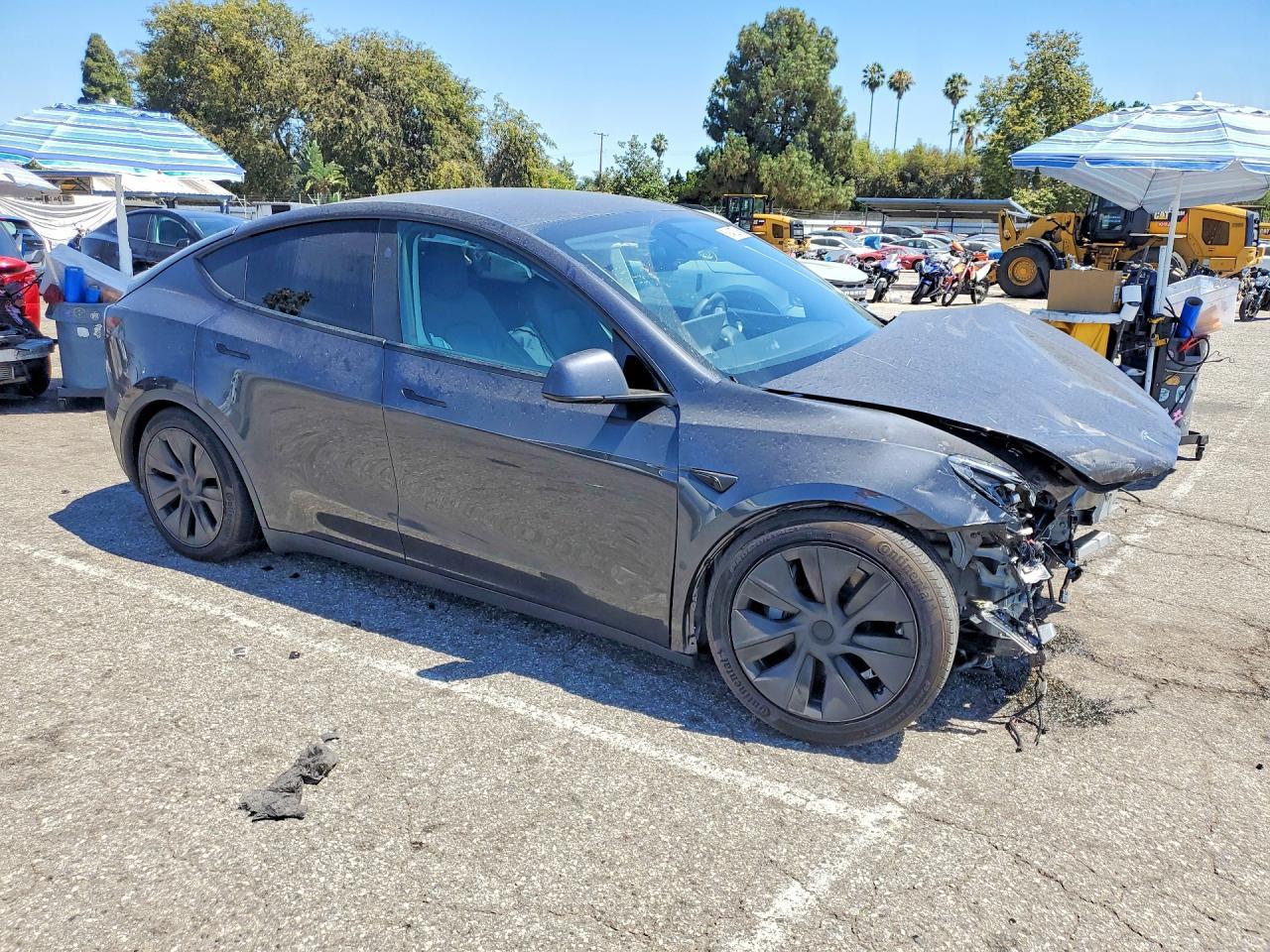 2025 Tesla Model Y - zdjęcie 4