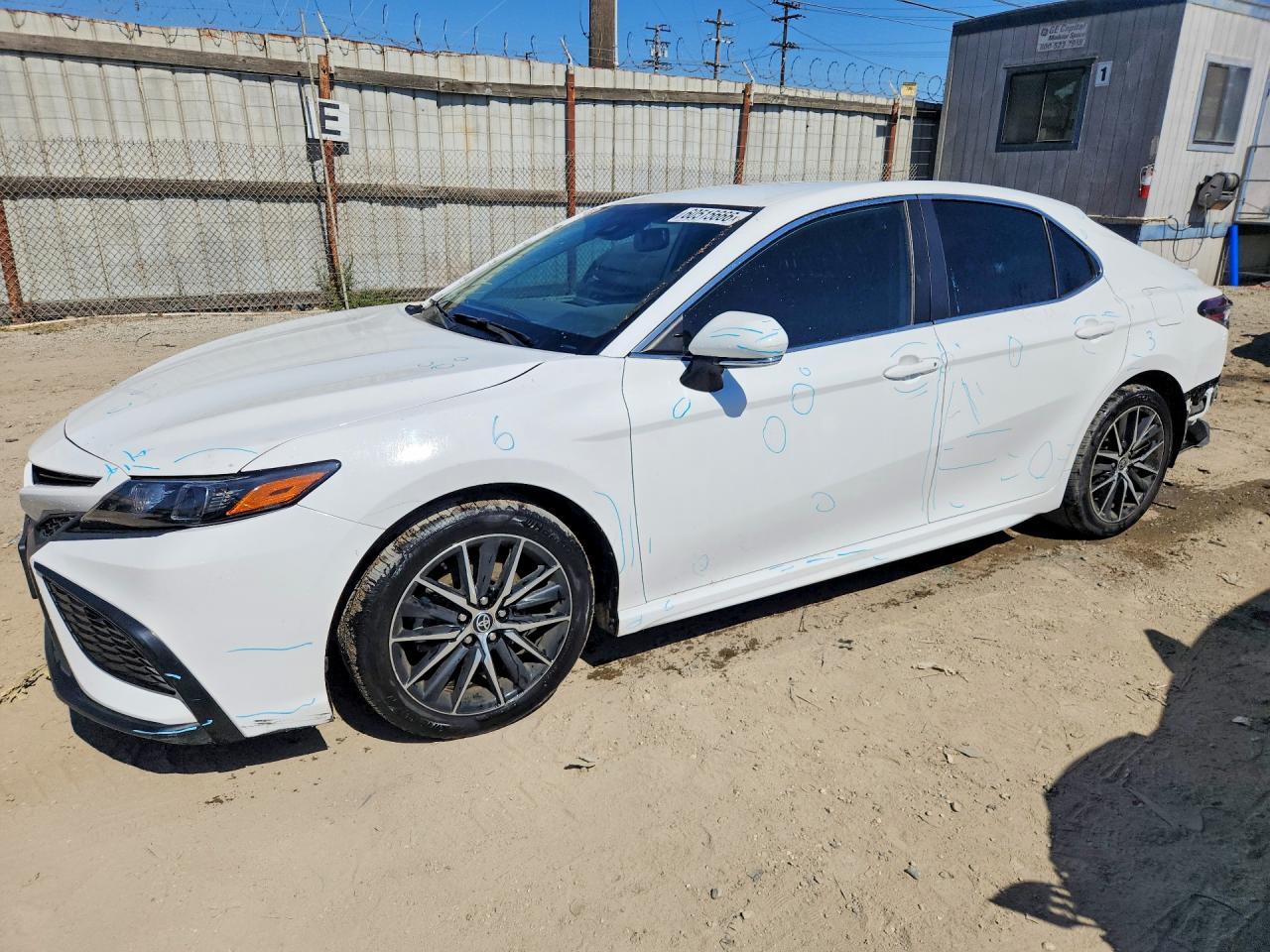 2023 Toyota Camry Se - zdjęcie główne