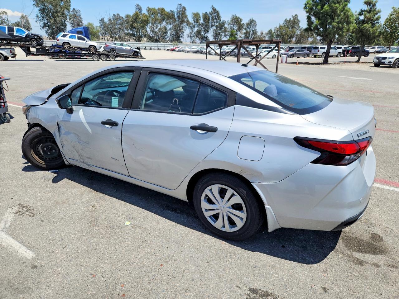 2021 Nissan Versa S - zdjęcie 2
