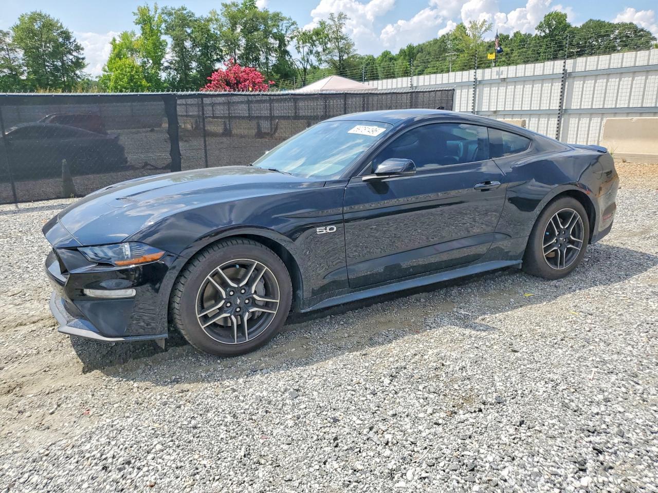Ford Mustang - zdjęcie 1