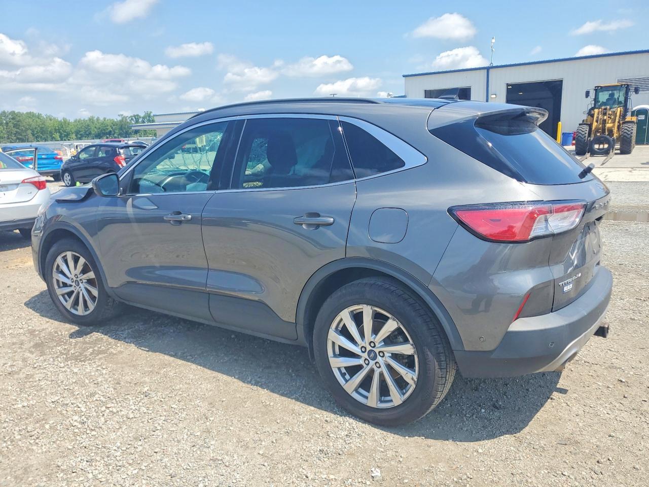 2022 Ford Escape Titanium - zdjęcie 2