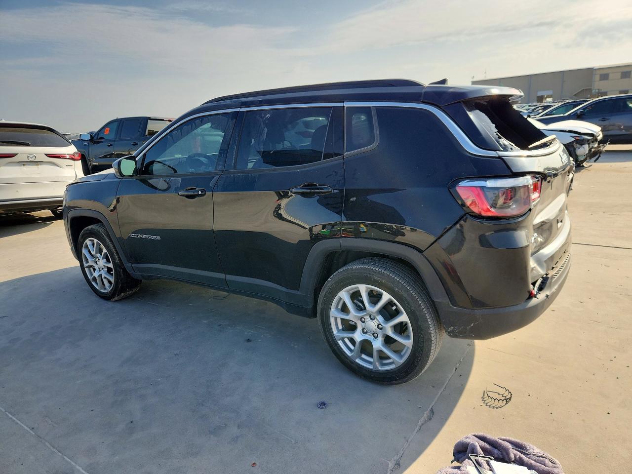 2024 Jeep Compass Latitude Lux - zdjęcie 3