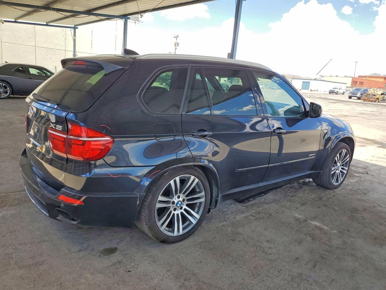 2013 BMW X5 xDrive50I - zdjęcie 3