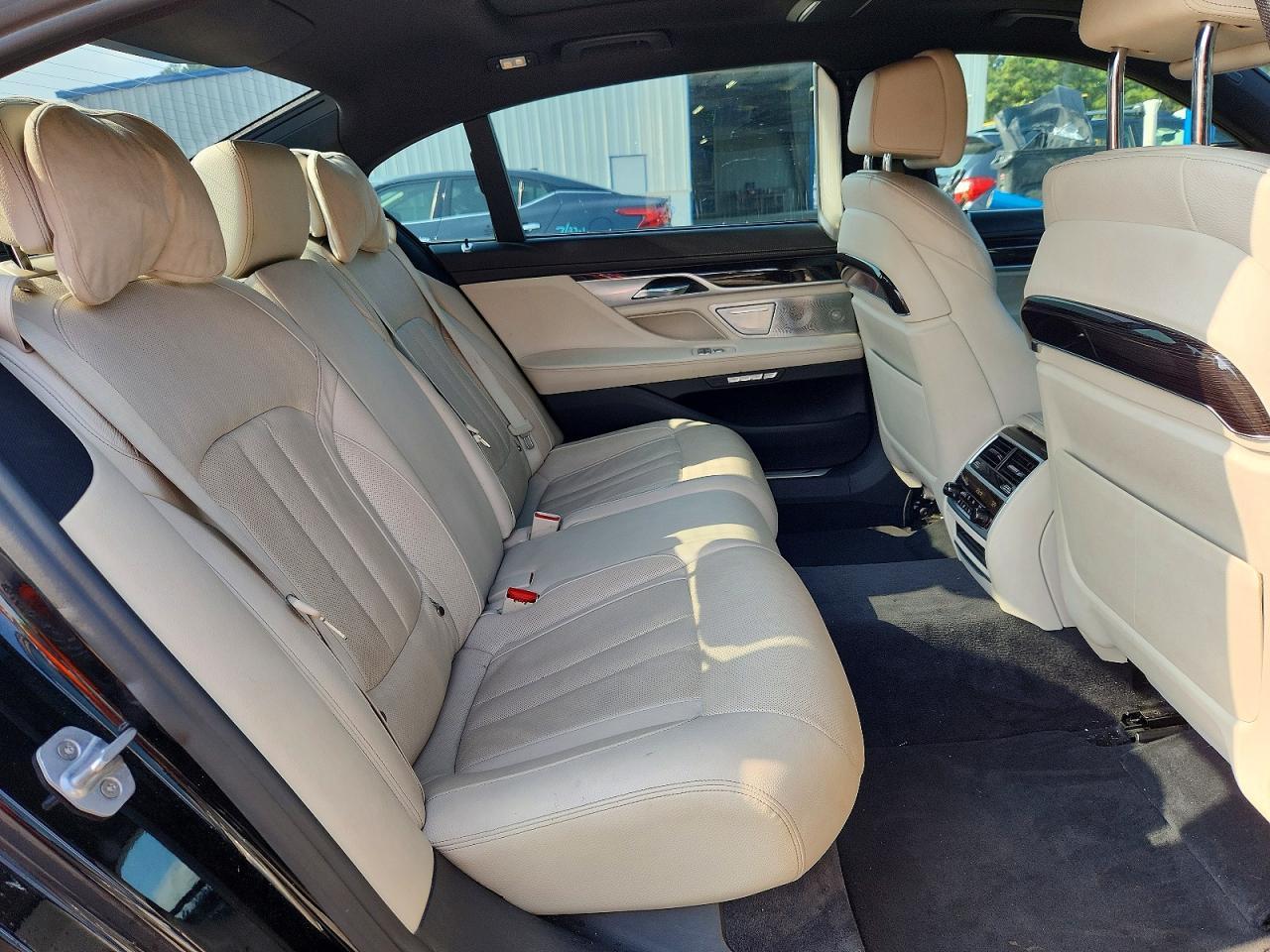 2018 BMW 750 I - zdjęcie 10