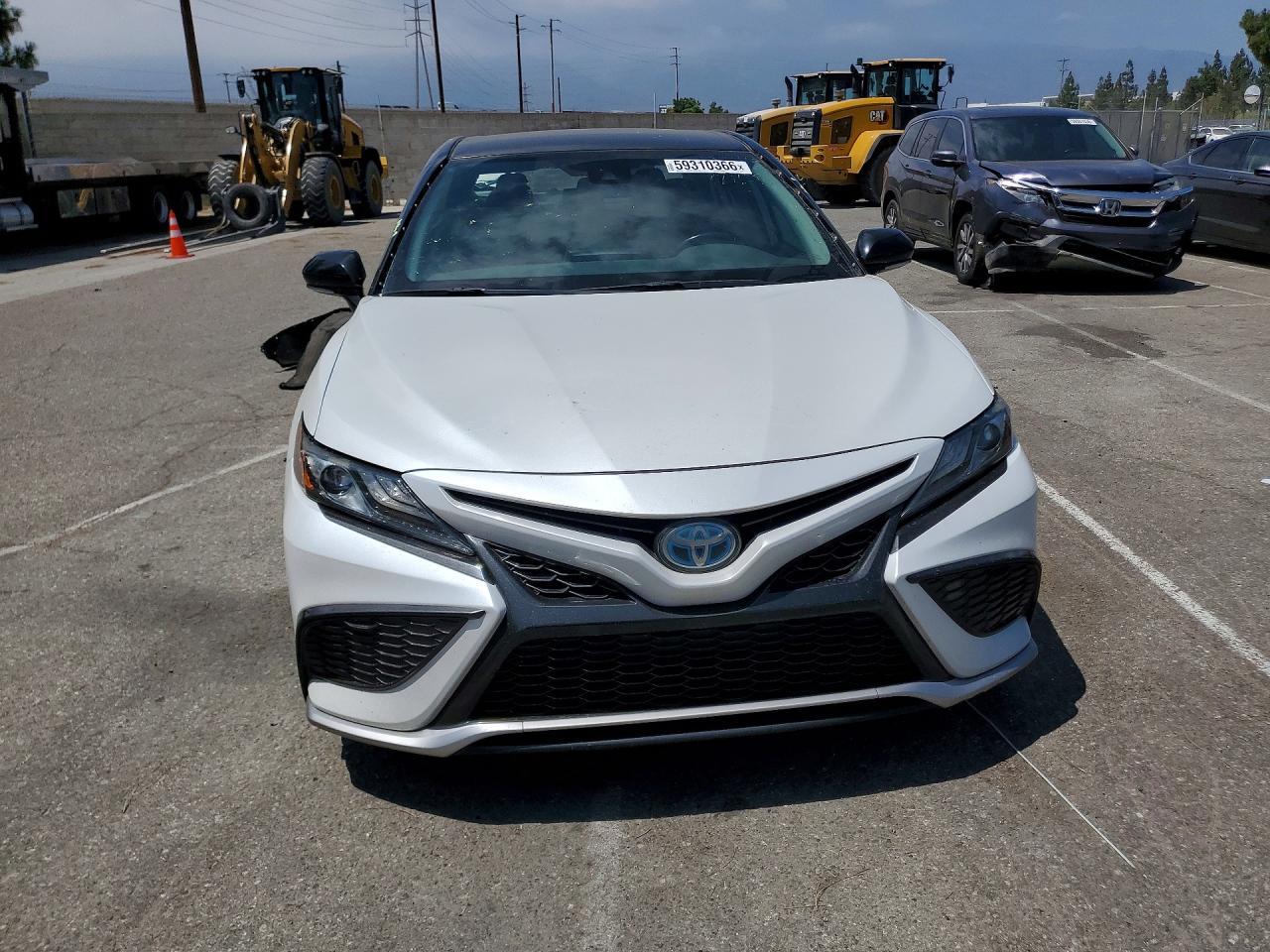 2021 Toyota Camry Xse - zdjęcie 5