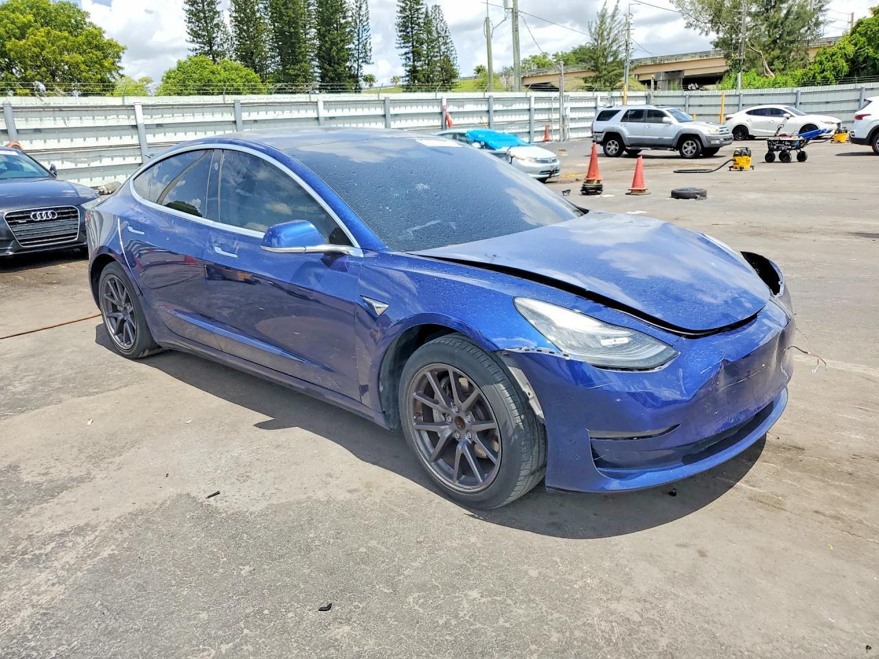 2020 Tesla Model 3 - zdjęcie 4