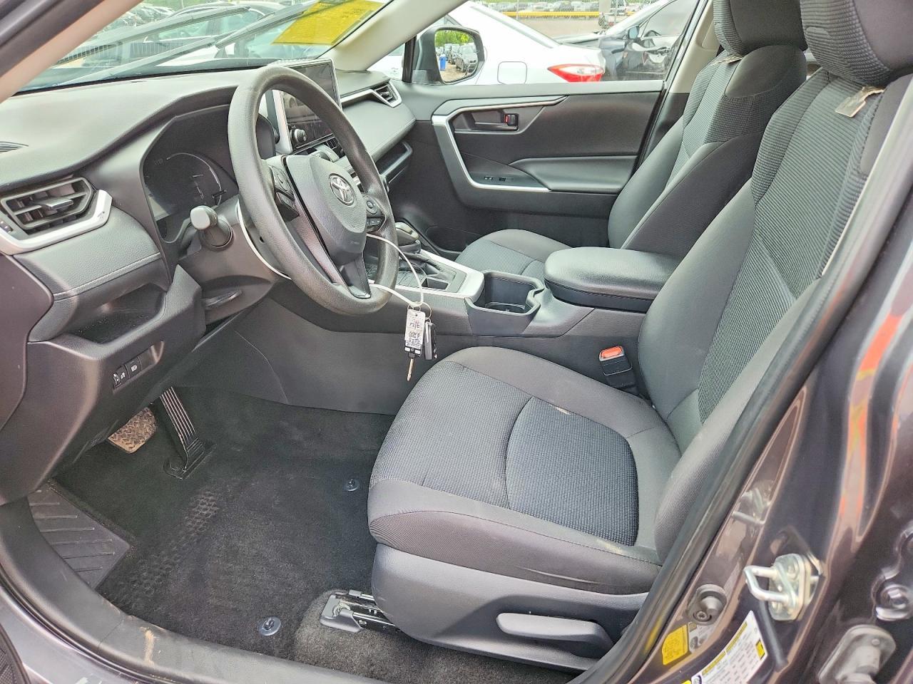 2025 Toyota Rav4 Le - zdjęcie 7