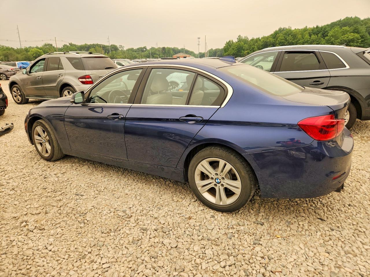 2017 BMW Seria 3 330i - zdjęcie 2
