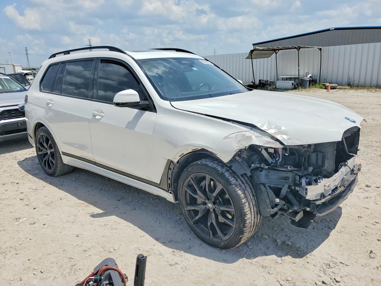 2024 BMW X7 xDrive40I - zdjęcie 4