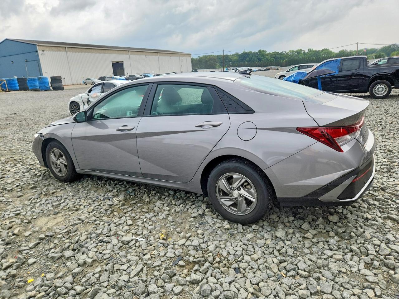 2025 Hyundai Elantra Se - zdjęcie 2
