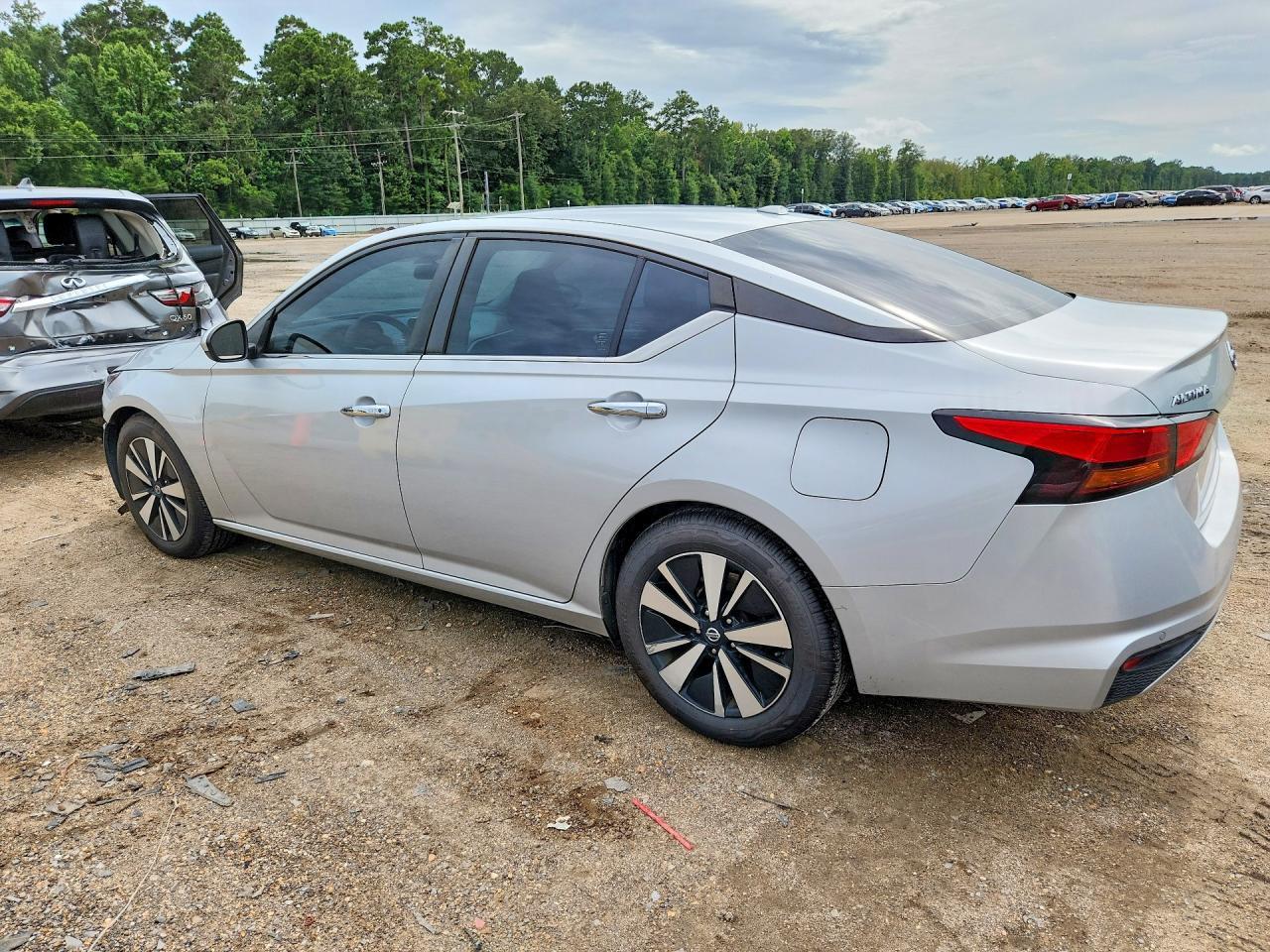2022 Nissan Altima Sv - zdjęcie 2