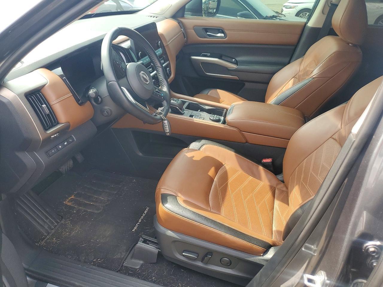 2022 Nissan Pathfinder Platinum - zdjęcie 7