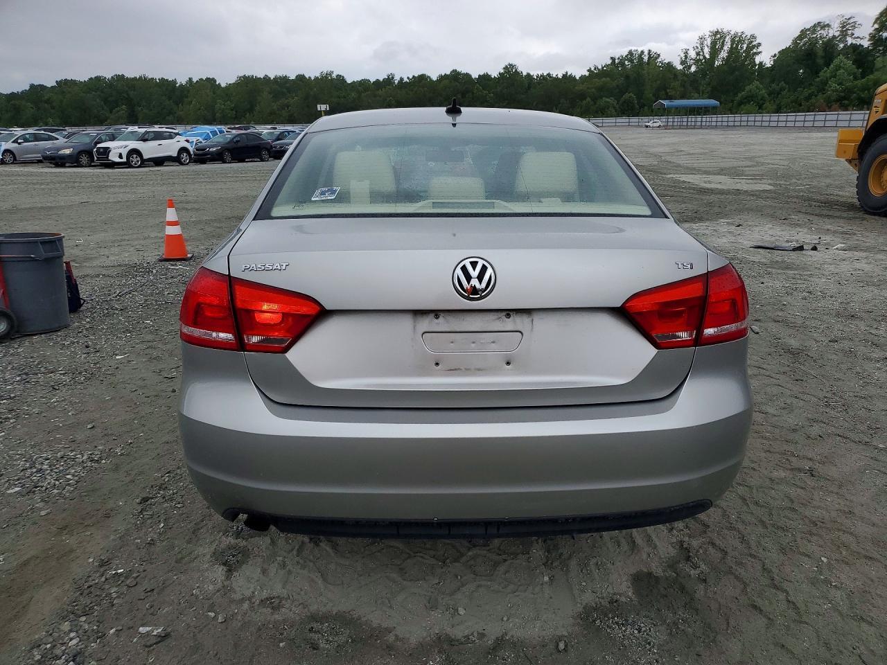 2014 Volkswagen Passat S - zdjęcie 6