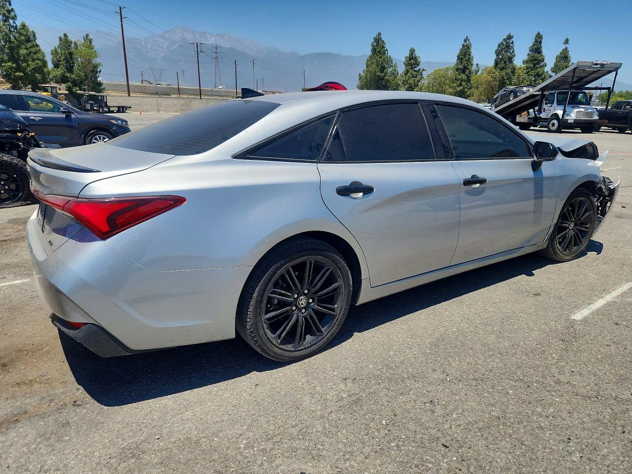 2022 Toyota Avalon Night Shade - zdjęcie 3