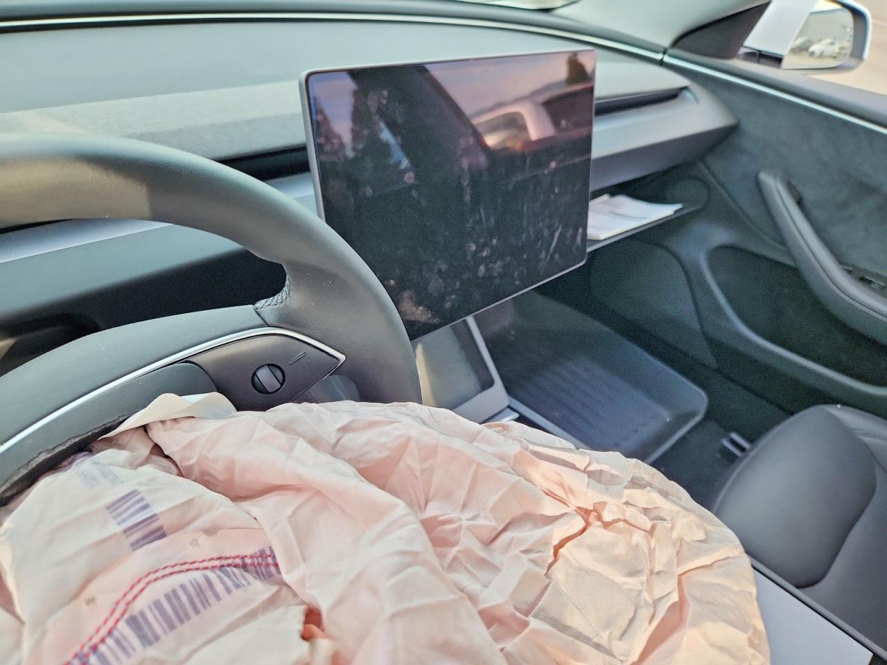 2025 Tesla Model 3 - zdjęcie 9