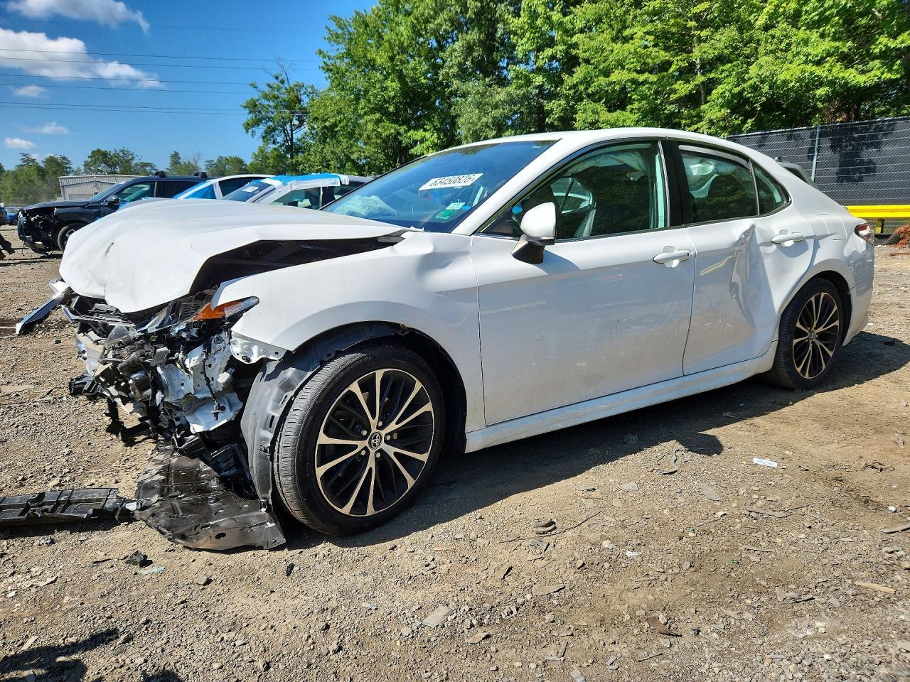 2020 Toyota Camry Se - zdjęcie główne