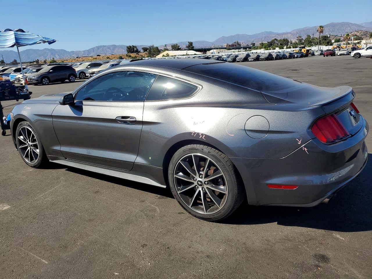 2016 Ford Mustang Base - zdjęcie 2