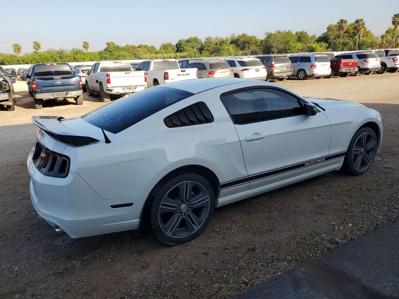 2013 Ford Mustang - zdjęcie 3