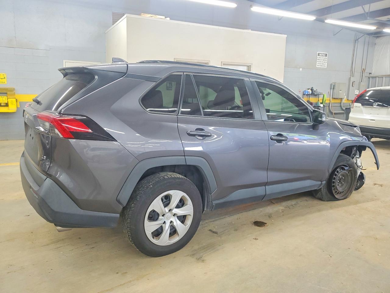 2021 Toyt Rav4 Le - zdjęcie 3