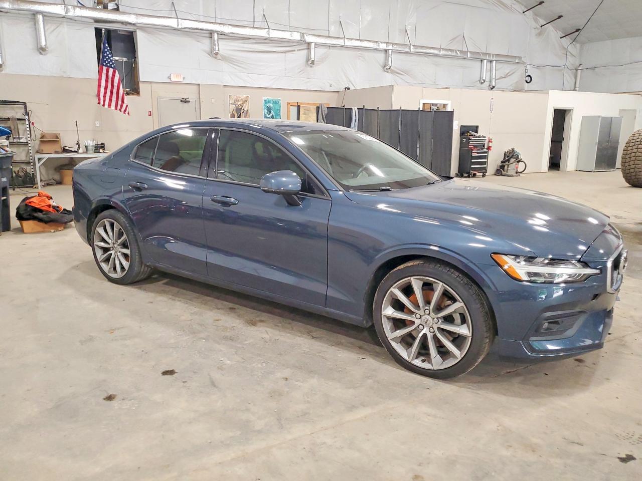 2021 Volvo S60 T5 Momentum - zdjęcie 4