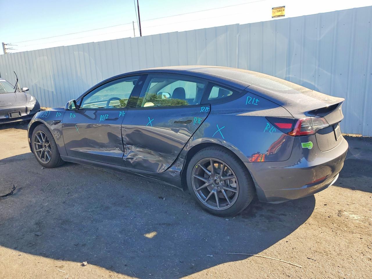 2023 Tesla Model 3 - zdjęcie 2