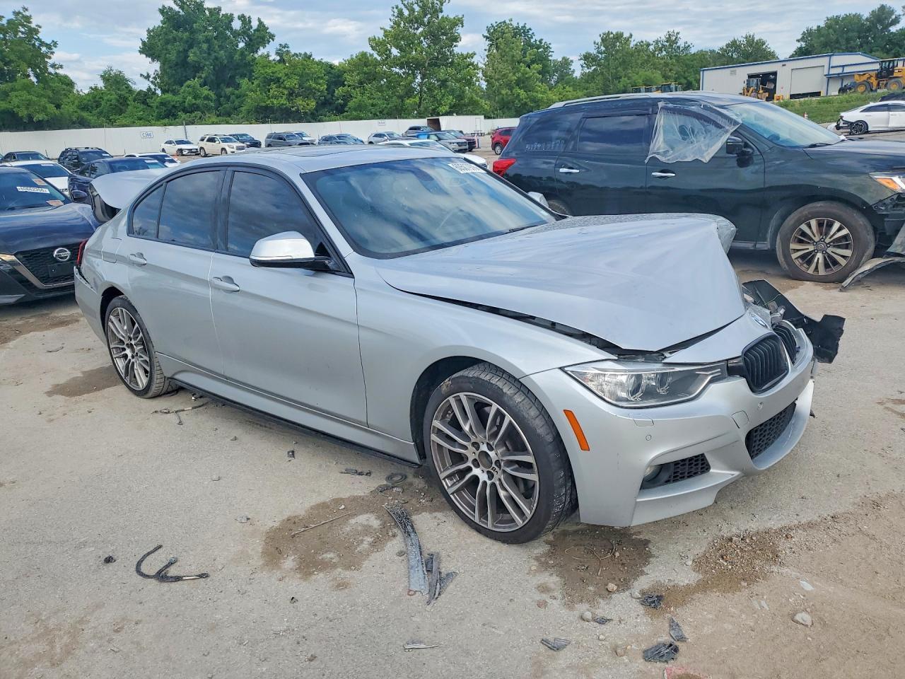 2015 BMW 335 Xi - zdjęcie 4
