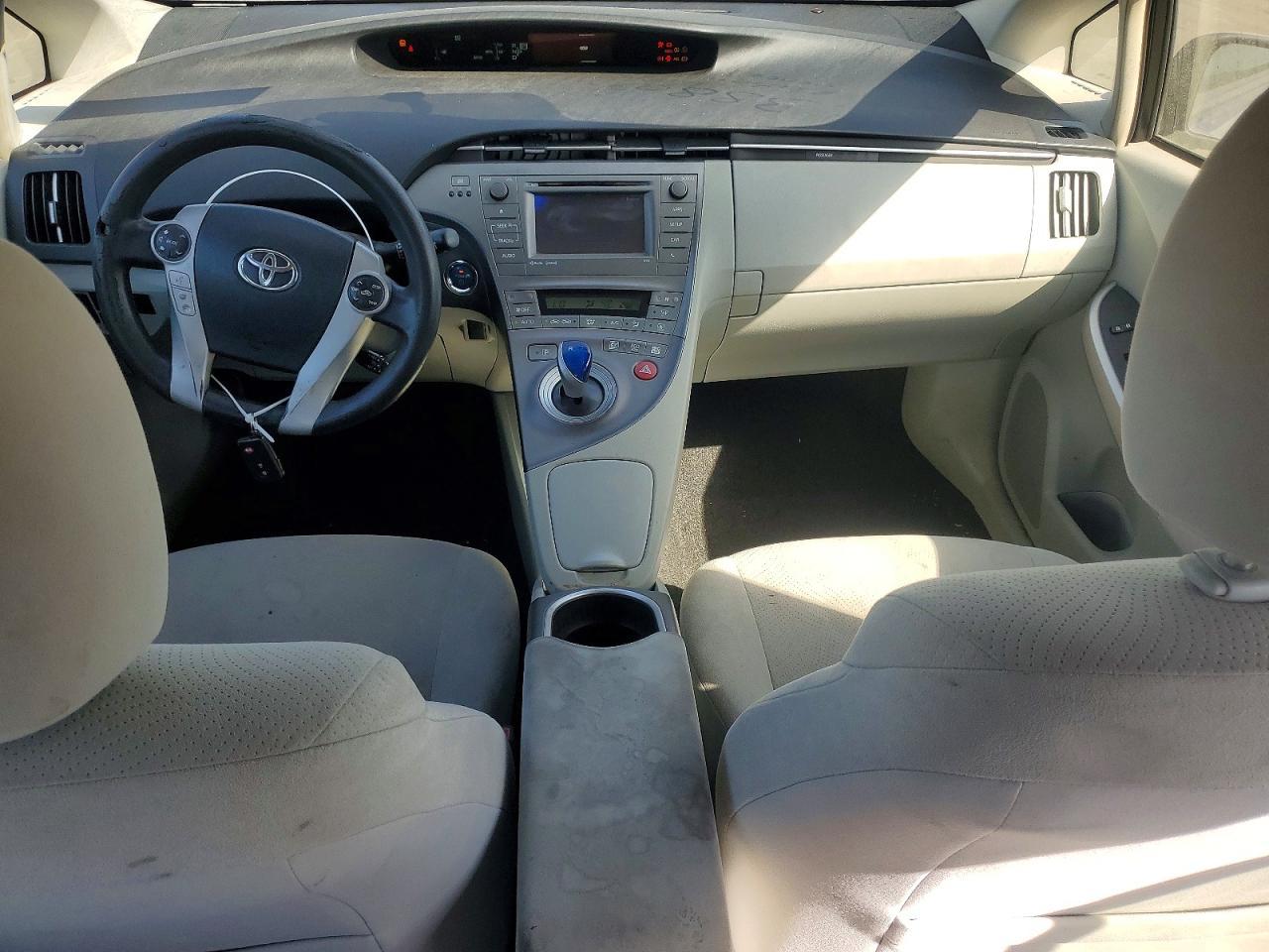 2014 Toyota Prius Three - zdjęcie 8