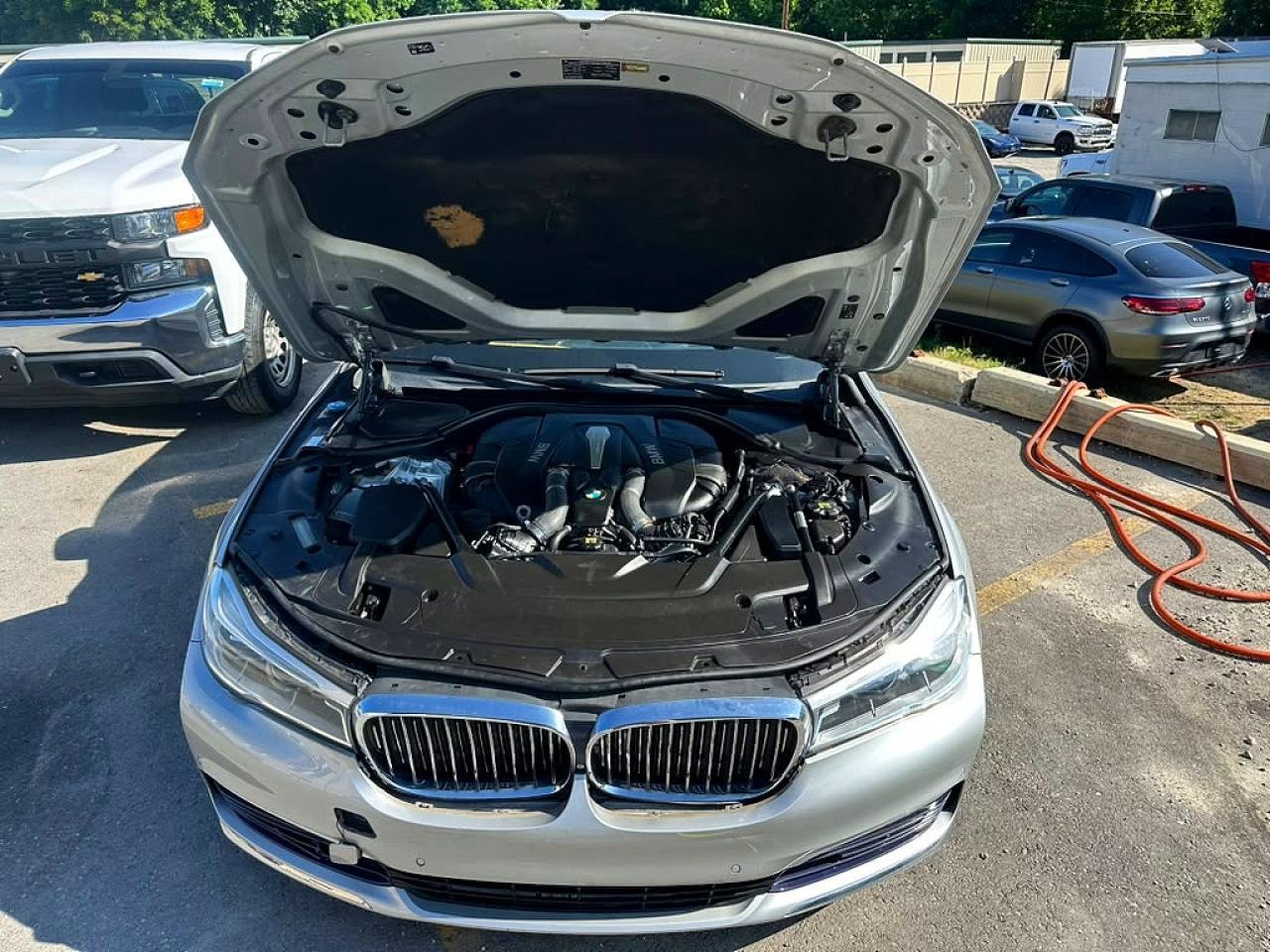 2016 BMW 750 Xi - zdjęcie 8