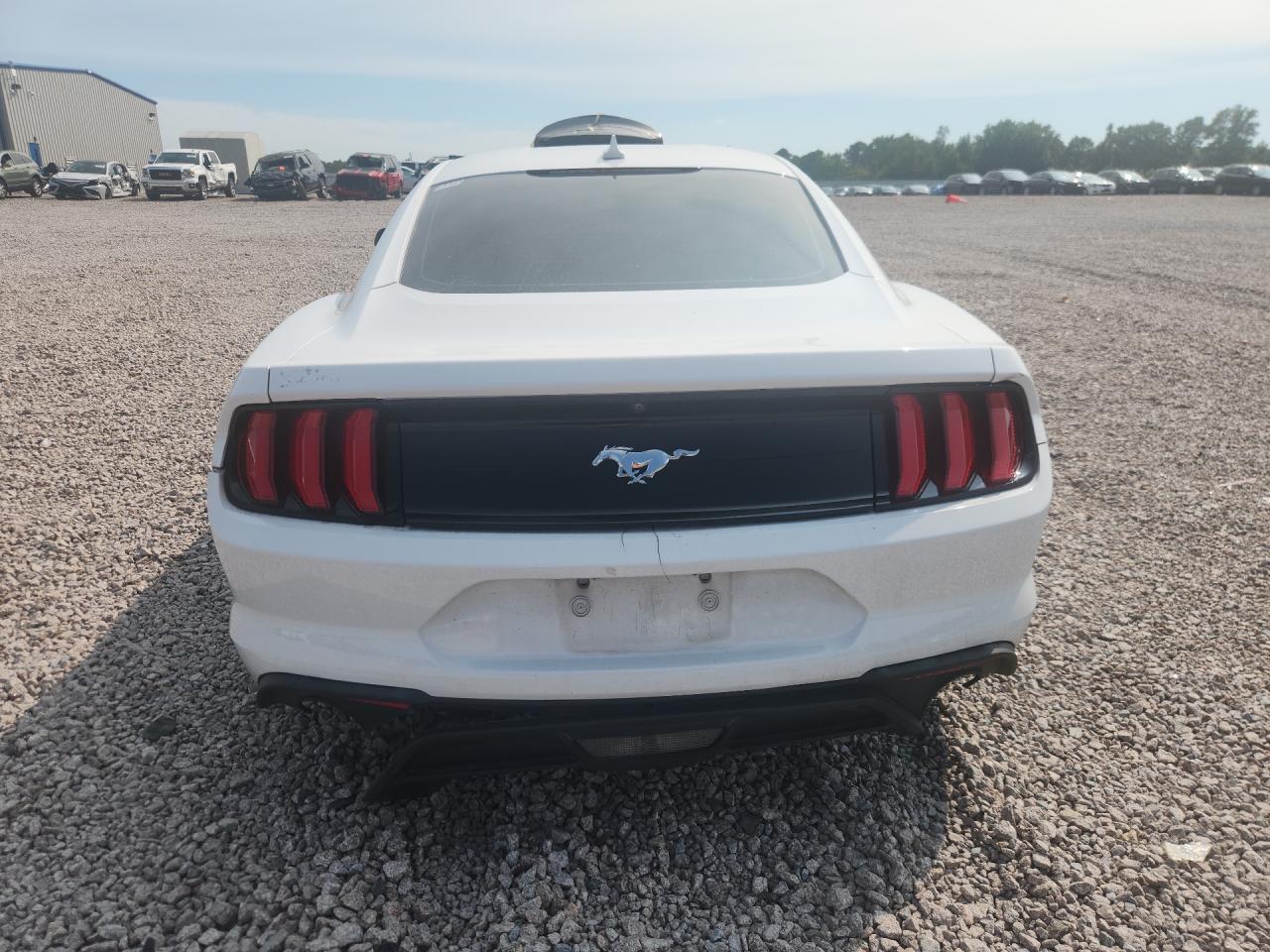 2022 Ford Mustang - zdjęcie 6