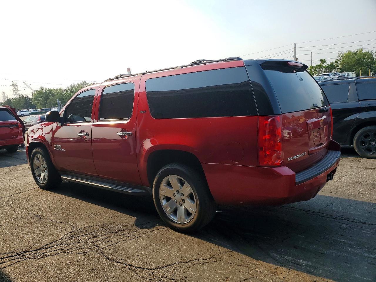 2014 GMC Yukon Xl C1500 Slt - zdjęcie 2